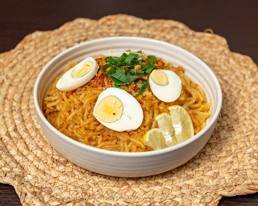 Lola Rizza's Filipino Eatery logo